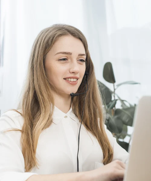 portrait-call-center-woman